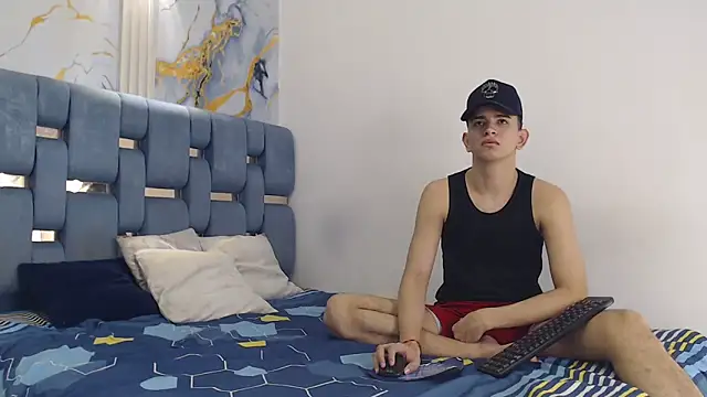 TWINKS FRIENDS online show from April 2, 2026, 1:31 pm