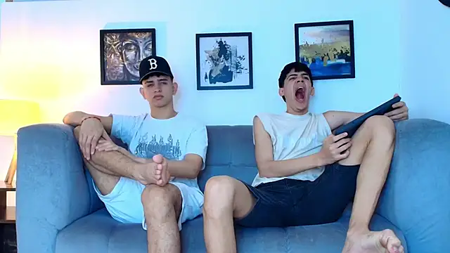 TWINKS FRIENDS online show from April 7, 2026, 1:33 pm