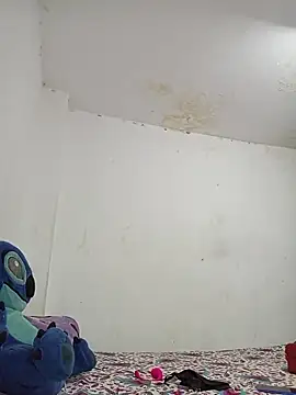 paisita122 online show from February 4, 2026, 11:42 pm