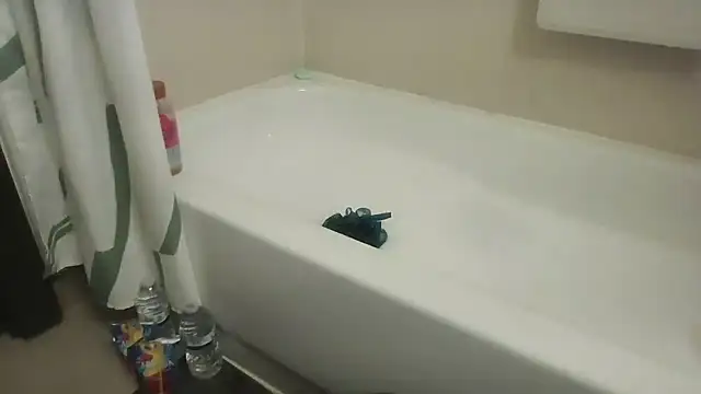 Snapshot of OasisChill33 chatting on October 22, 2025, 2:23 am OasisChill33 online show from October 22, 2025, 2:23 am