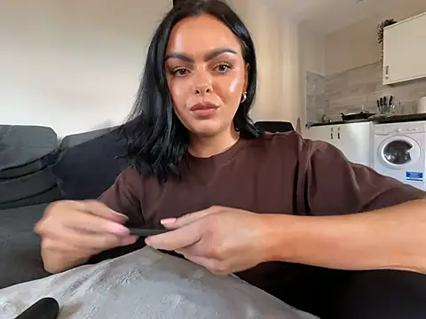 FrancescaXO online show from March 18, 2026, 2:09 pm