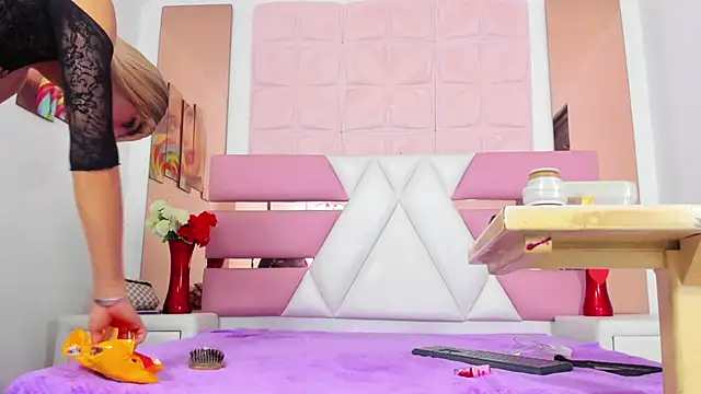 Snapshot of MiaMalkoba chatting on March 12, 2026, 1:06 pm MiaMalkoba online show from March 12, 2026, 1:06 pm