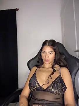 chicachocolate01 online show from June 2, 2026, 1:51 am