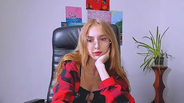 Snapshot of Miss_SammyQ chatting on September 24, 2025, 7:28 pm Miss SammyQ online show from September 24, 2025, 7:28 pm