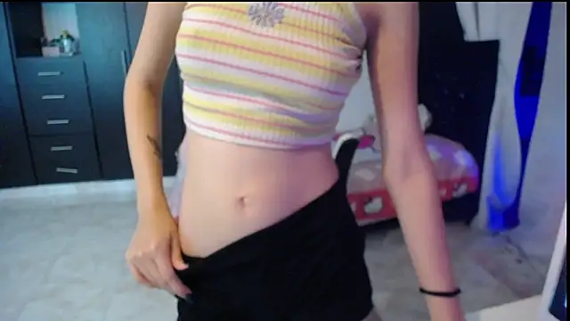 Snapshot of Elizabeth_rose02 chatting on October 12, 2025, 12:42 am Elizabeth rose02 online show from October 12, 2025, 12:42 am