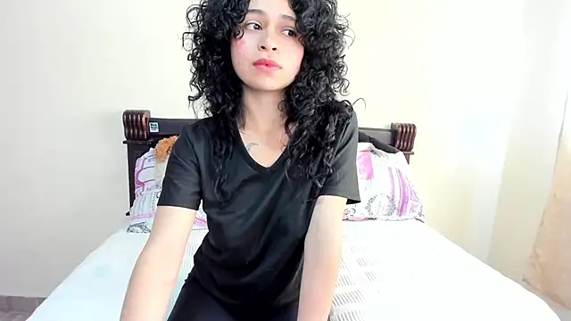 Snapshot of _hesttia chatting on September 15, 2025, 7:14 pm  hesttia online show from September 15, 2025, 7:14 pm