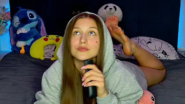 MissEmilyMiller online show from February 1, 2026, 6:17 pm