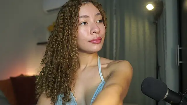 isabella-garcia- online show from September 16, 2025, 12:50 pm