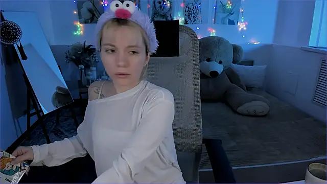 AuroraWrenfield online show from February 11, 2026, 1:32 am