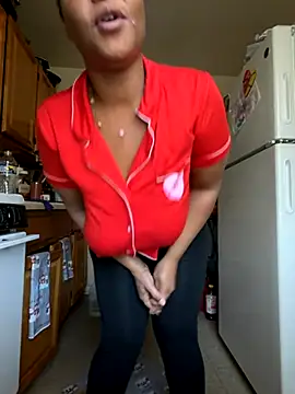 yummy0322 online show from November 24, 2025, 1:33 pm