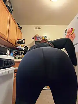 yummy0322 online show from January 13, 2026, 11:21 pm