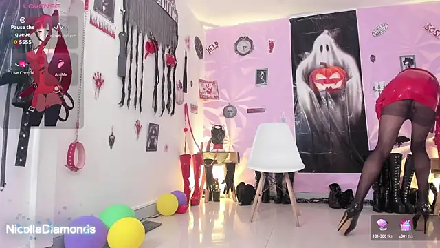 NicolleDiamonds cg online show from October 6, 2025, 1:19 pm