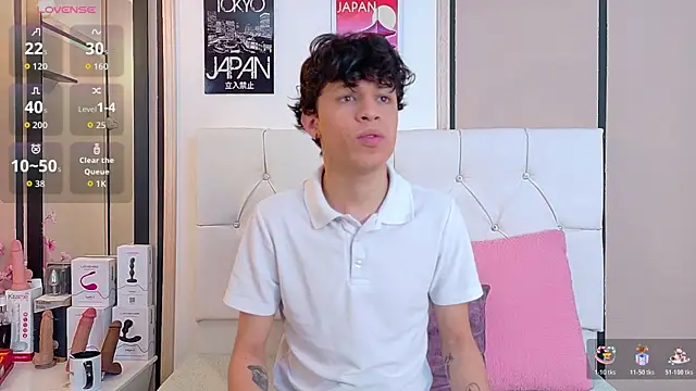 Axel  Evans online show from November 18, 2025, 12:20 pm