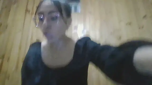 Snapshot of Roselingalvis13 chatting on October 5, 2025, 2:54 am Roselingalvis13 online show from October 5, 2025, 2:54 am