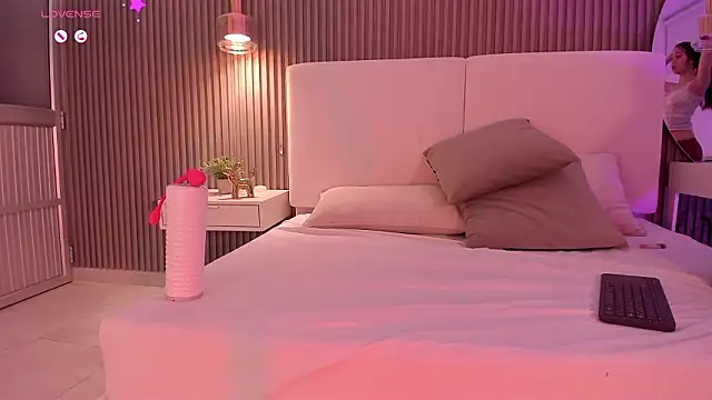 juliie star online show from March 18, 2026, 2:26 am