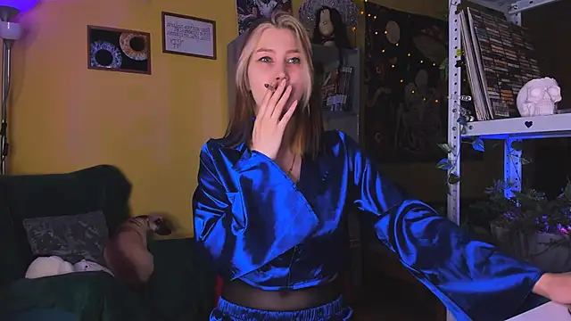 Nicole matt online show from November 6, 2025, 3:40 am