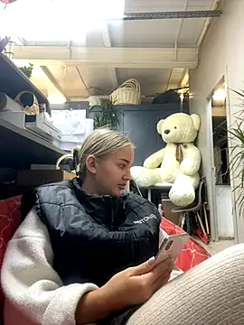 Snapshot of CandyVice chatting on September 25, 2025, 5:38 pm CandyVice online show from September 25, 2025, 5:38 pm