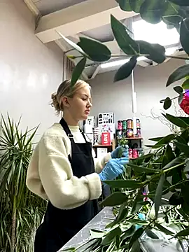 Snapshot of CandyVice chatting on October 7, 2025, 6:05 pm CandyVice online show from October 7, 2025, 6:05 pm