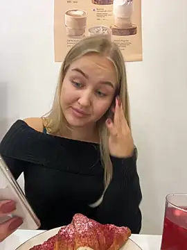 Snapshot of CandyVice chatting on October 30, 2025, 5:24 pm CandyVice online show from October 30, 2025, 5:24 pm