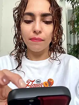 imhelena online show from January 8, 2026, 9:17 pm