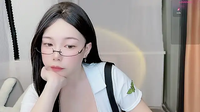 Bella Ava online show from December 2, 2025, 3:29 pm