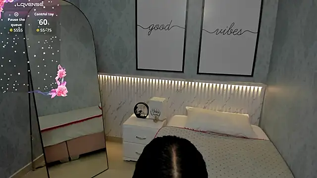 Snapshot of Ximenahott_ chatting on September 20, 2025, 10:05 am Ximenahott online show from September 20, 2025, 10:05 am