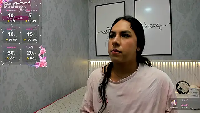 Snapshot of Ximenahott_ chatting on October 4, 2025, 10:02 am Ximenahott online show from October 4, 2025, 10:02 am