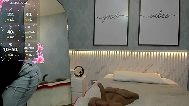 Snapshot of Ximenahott_ chatting on October 10, 2025, 10:03 am Ximenahott online show from October 10, 2025, 10:03 am