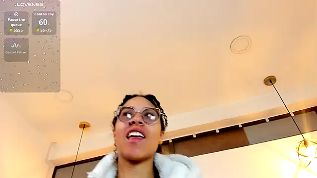 Hanna Cornee  online show from October 16, 2025, 2:07 pm