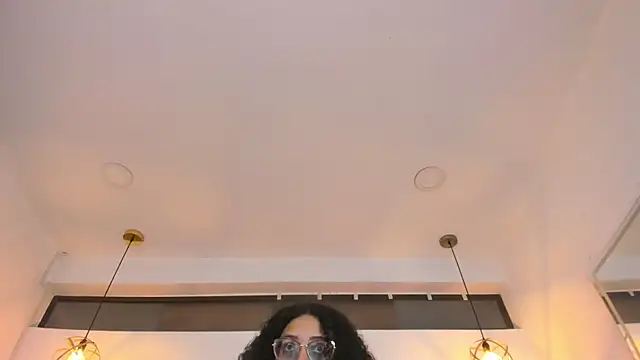 Hanna Cornee  online show from January 12, 2026, 1:38 pm