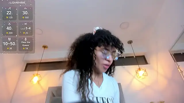 Hanna Cornee  online show from February 11, 2026, 1:27 pm