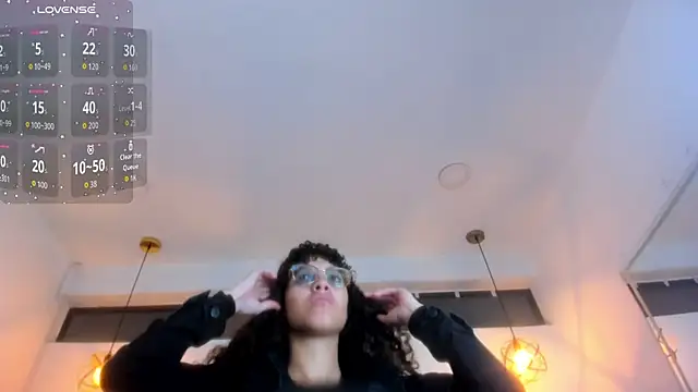 Hanna Cornee  online show from February 16, 2026, 12:34 pm