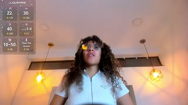 Hanna Cornee  online show from February 18, 2026, 1:40 pm