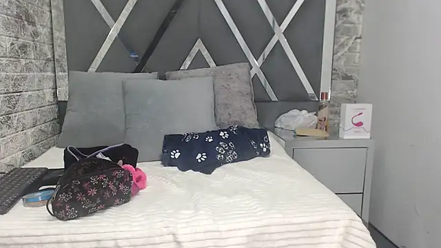 YanetRose online show from November 14, 2025, 3:49 am