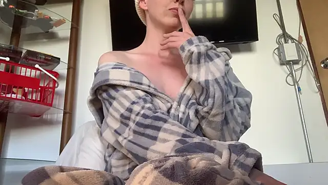 Snapshot of nyxofempusa chatting on February 9, 2026, 9:19 pm nyxofempusa online show from February 9, 2026, 9:19 pm