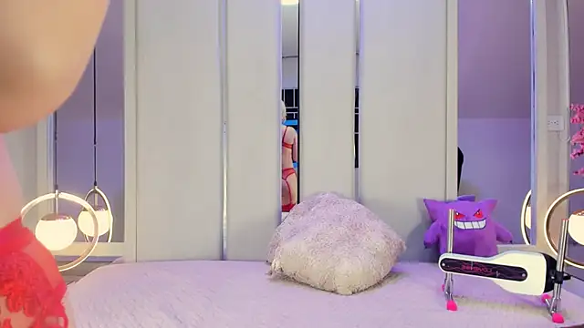 VesperVelvet online show from December 4, 2025, 8:28 pm