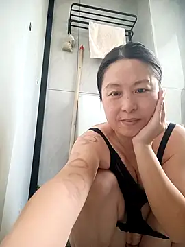 chengcheng12 online show from October 9, 2025, 12:30 am