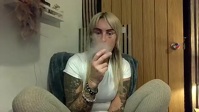 poppyinga1 online show from February 27, 2026, 7:25 pm