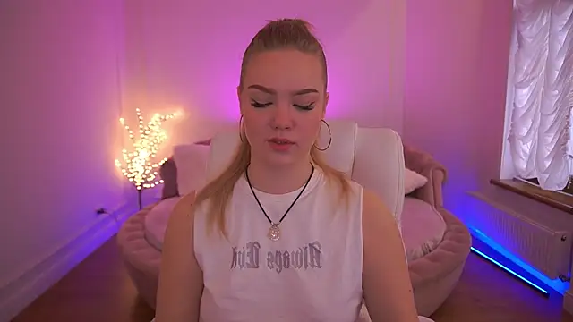 CelesteNoir online show from December 18, 2025, 7:58 am