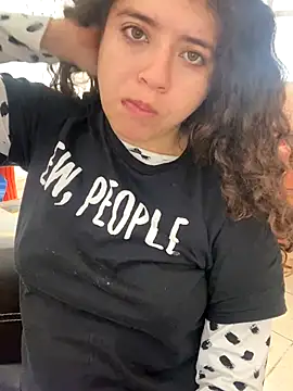 Lucy YupiSweet online show from November 16, 2025, 5:07 pm