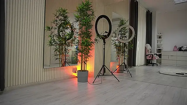 EmmaBlanco online show from September 11, 2025, 5:18 am