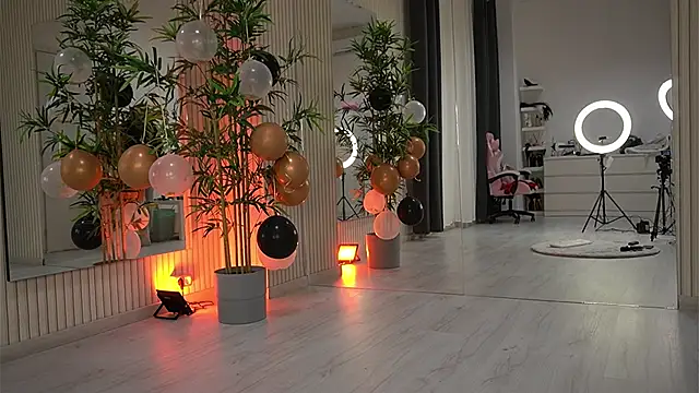 EmmaBlanco online show from November 24, 2025, 8:19 pm