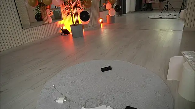 EmmaBlanco online show from November 25, 2025, 8:42 pm