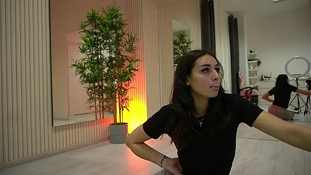 EmmaBlanco online show from December 21, 2025, 8:38 pm