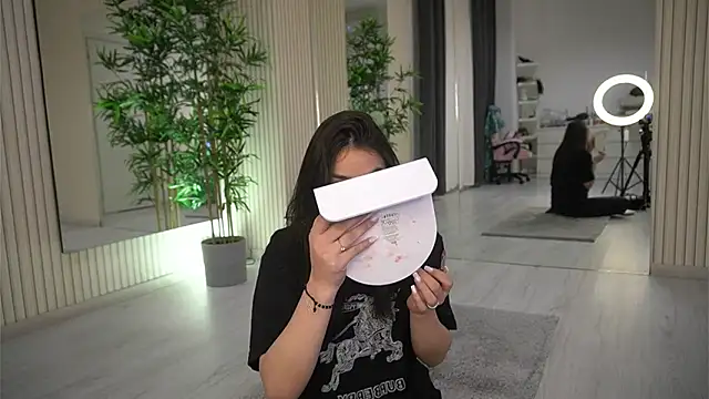 Snapshot of EmmaBlanco chatting on February 5, 2026, 8:02 pm EmmaBlanco online show from February 5, 2026, 8:02 pm