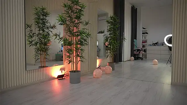 Snapshot of EmmaBlanco chatting on February 27, 2026, 7:36 pm EmmaBlanco online show from February 27, 2026, 7:36 pm