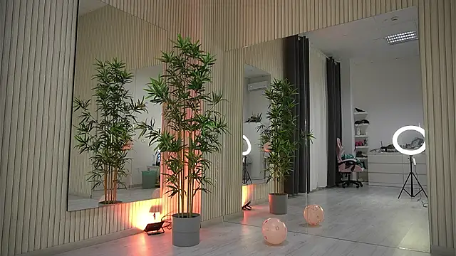 Snapshot of EmmaBlanco chatting on February 28, 2026, 7:37 pm EmmaBlanco online show from February 28, 2026, 7:37 pm