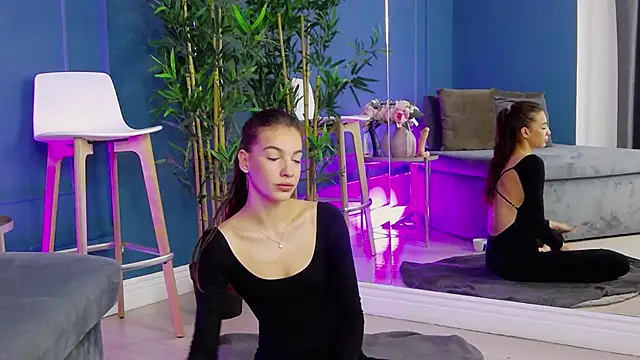 KimmDaviss online show from November 5, 2025, 9:20 am