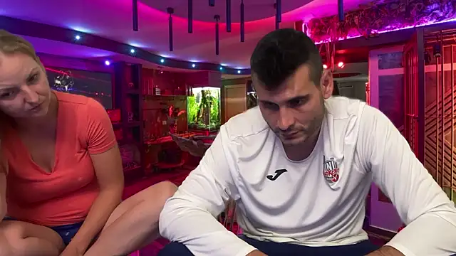 Snapshot of hornycouplefuck12 chatting on October 16, 2025, 9:38 pm hornycouplefuck12 online show from October 16, 2025, 9:38 pm