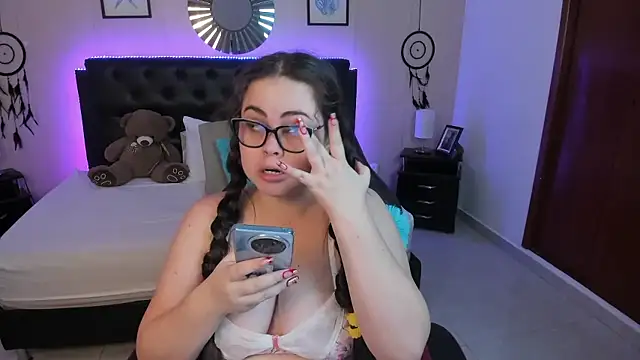 LolaVillalobos online show from January 17, 2026, 11:59 am